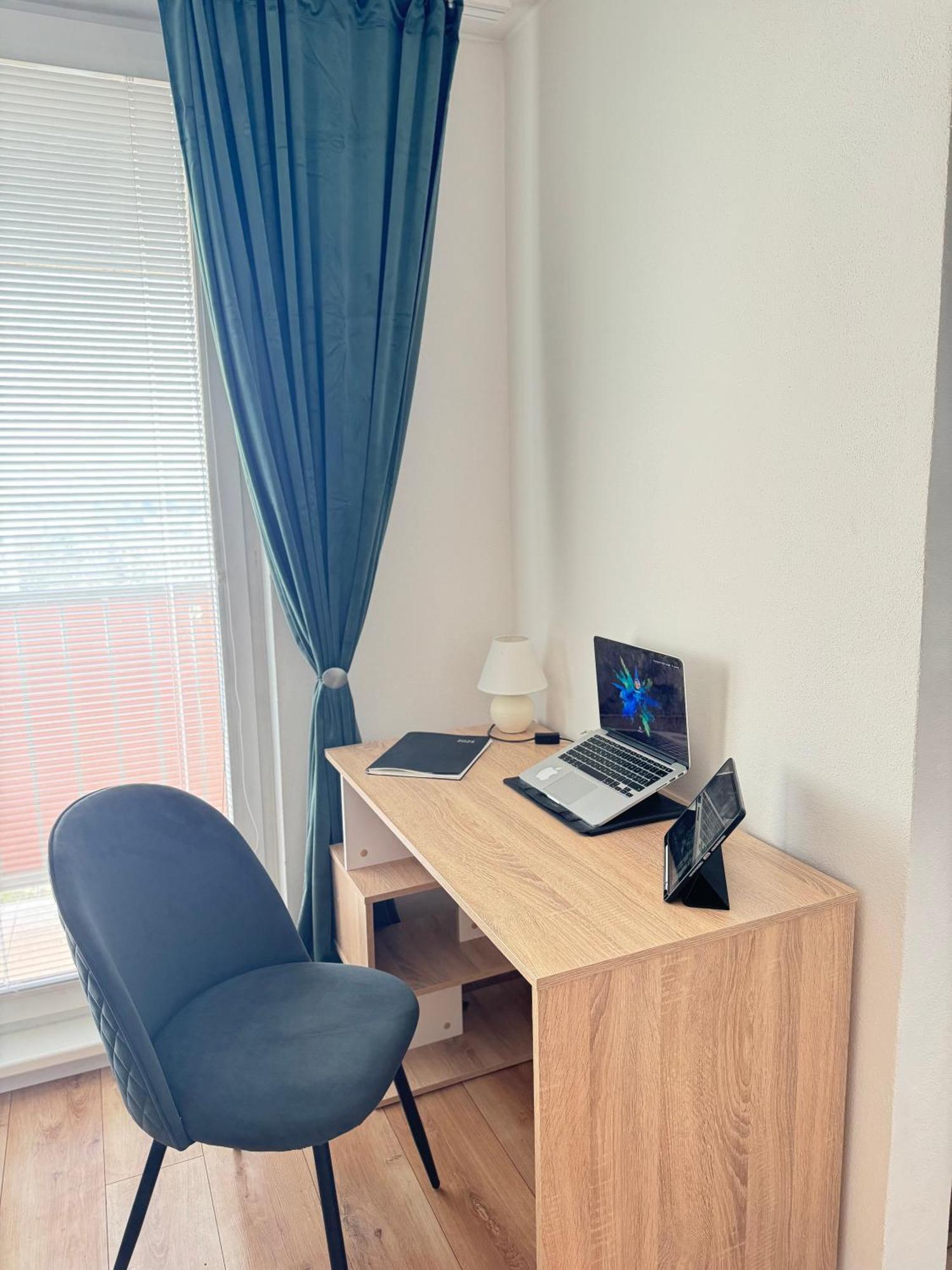 Modern Central Apartment ニトラ エクステリア 写真
