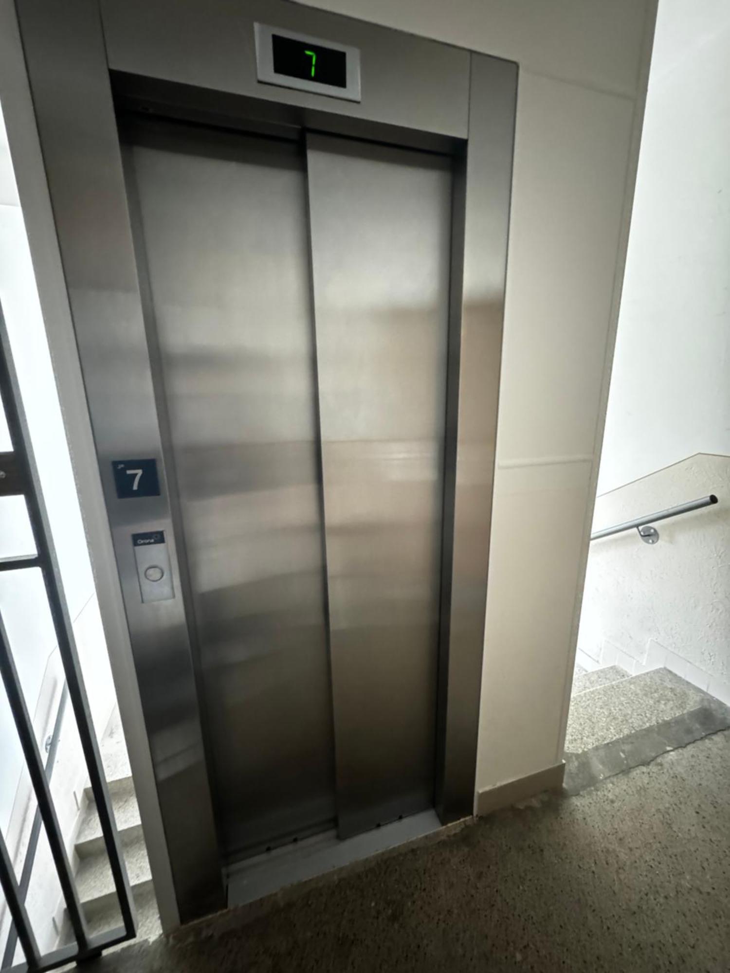 Modern Central Apartment ニトラ エクステリア 写真
