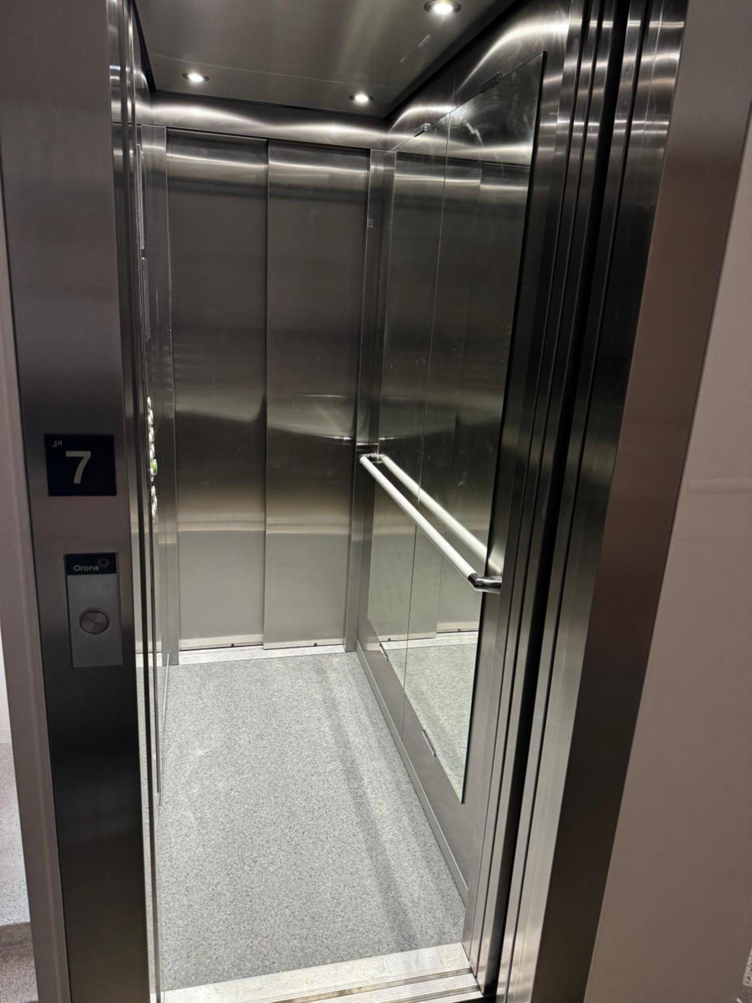 Modern Central Apartment ニトラ エクステリア 写真